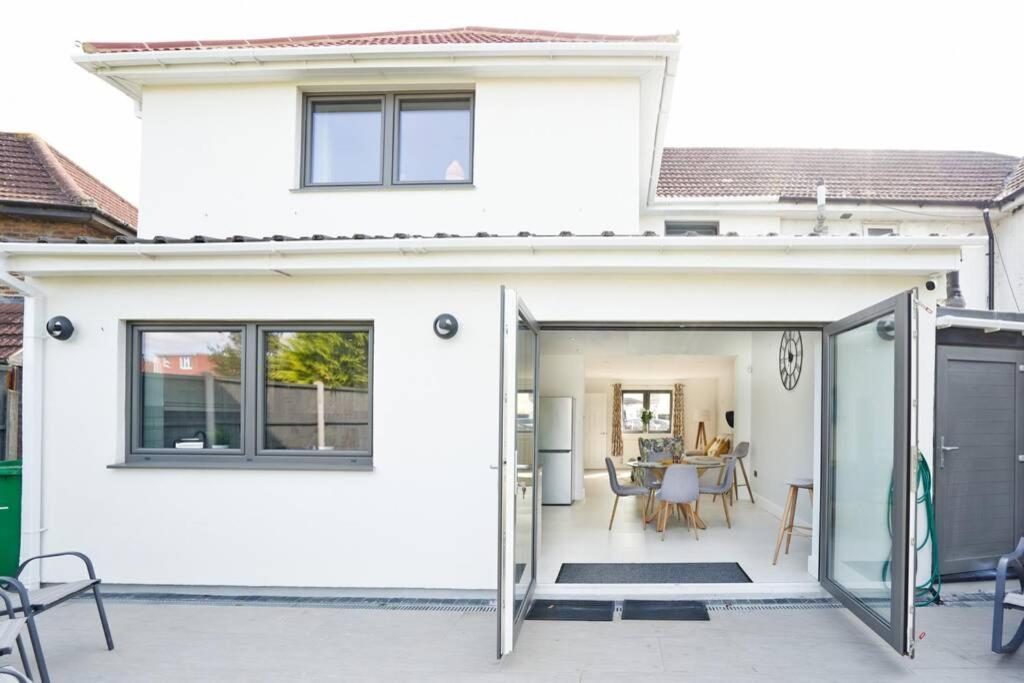 Home From Home - 4 Double Bed House With Parking Слау Екстер'єр фото